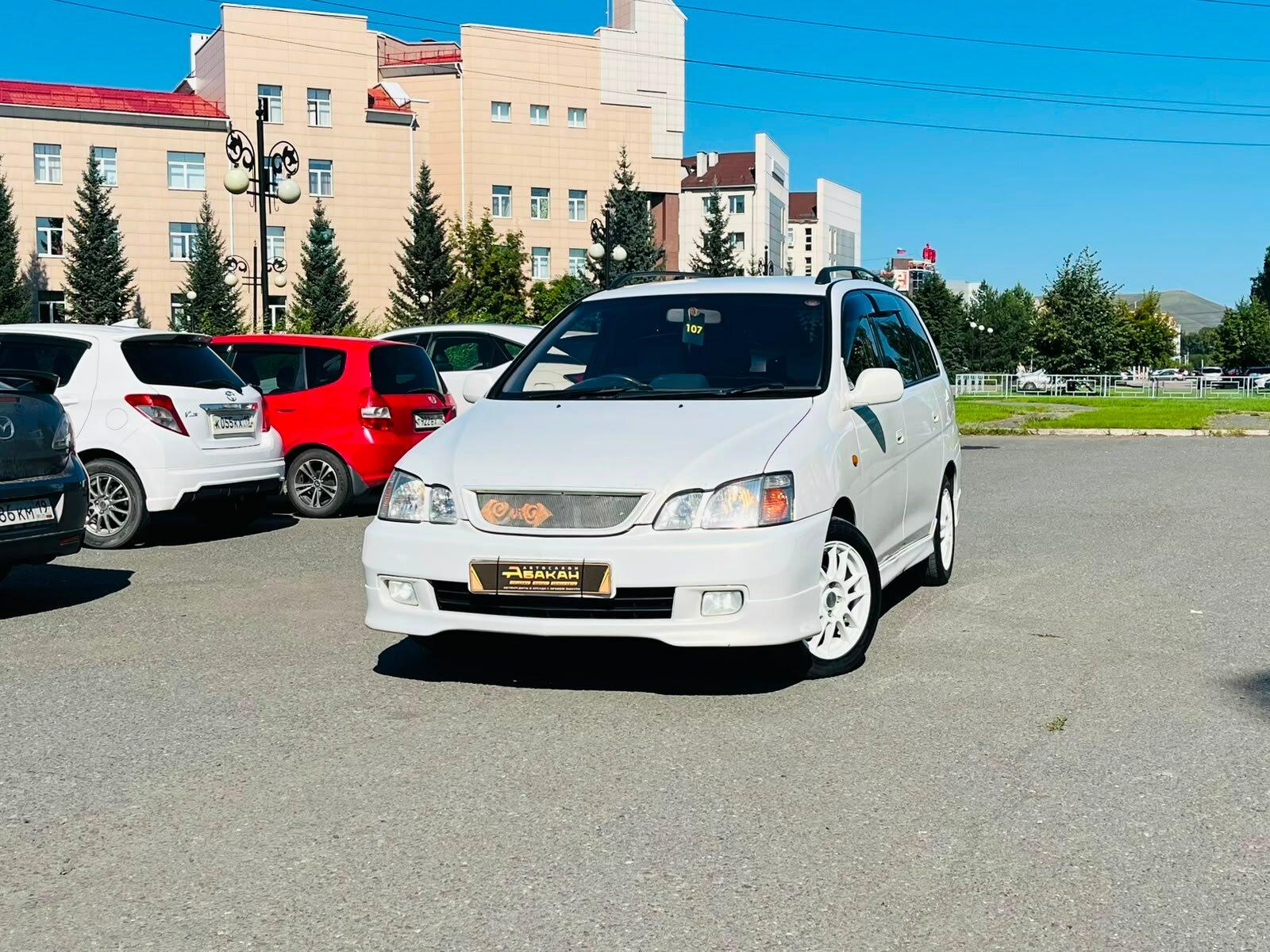 Toyota Gaia — фото 1
