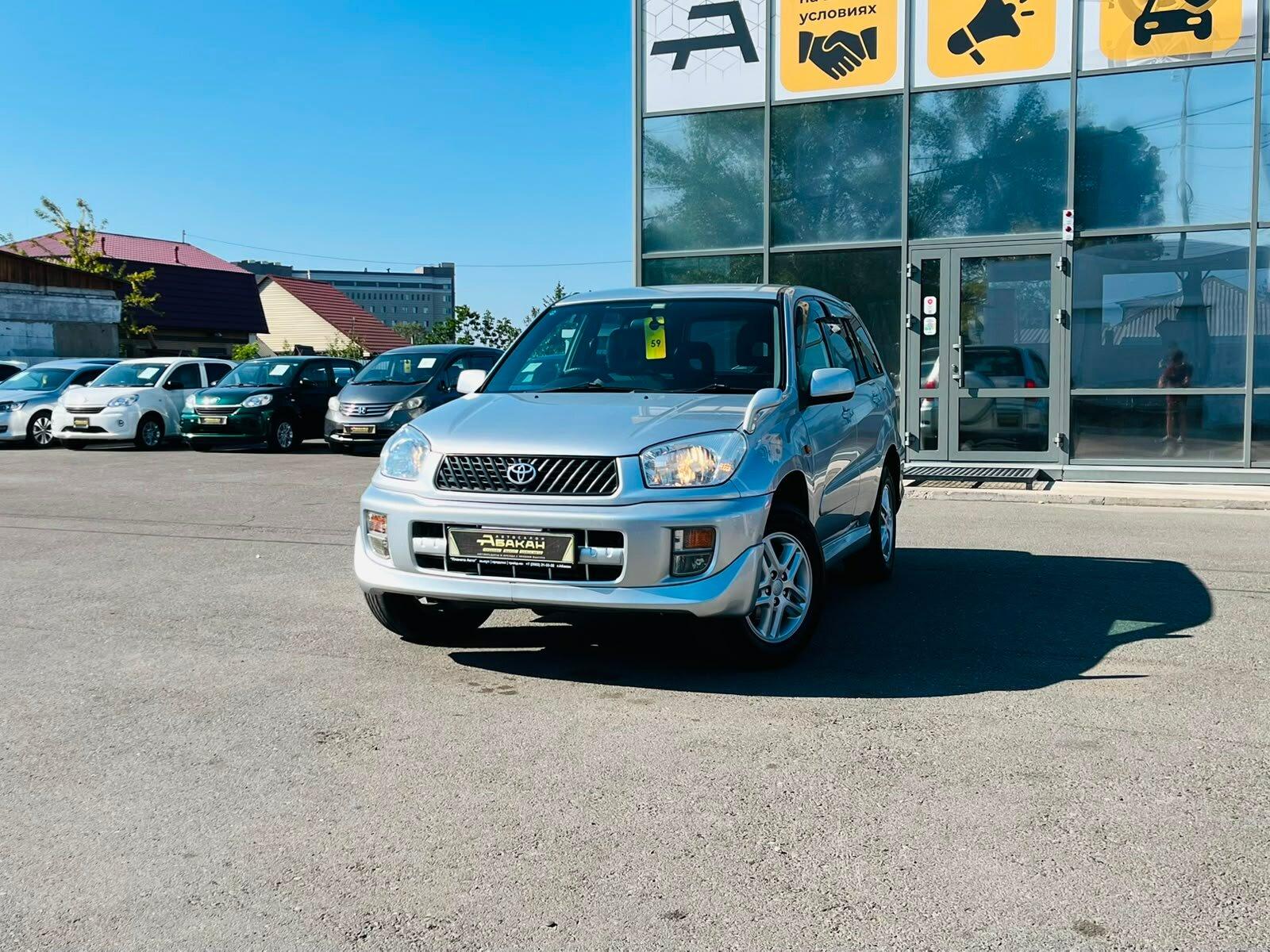 Toyota RAV4 — фото 1
