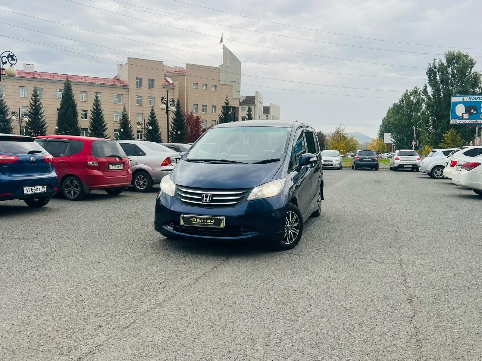 Honda Freed — фото 1