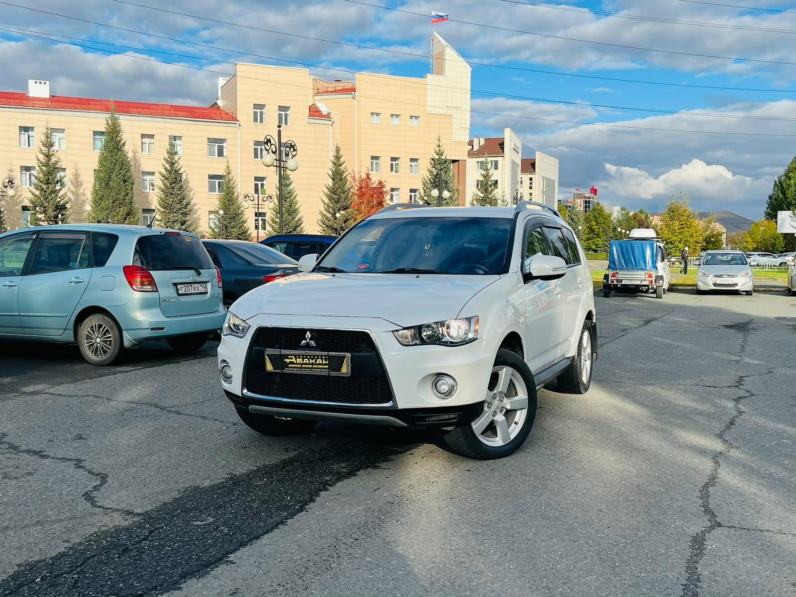 Mitsubishi Outlander — фото 1