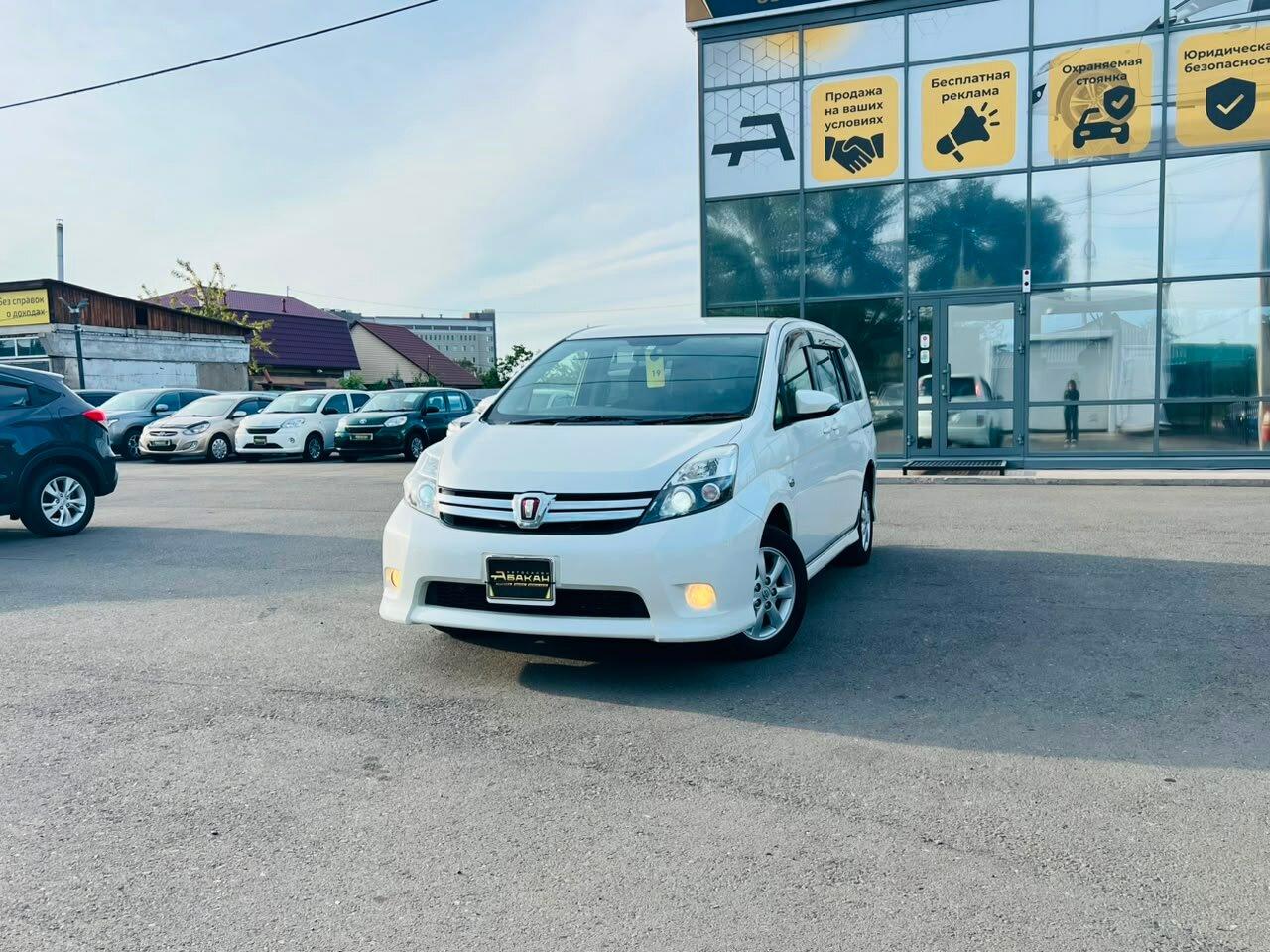 Toyota ISis 1.8 CVT (144 л.с.) 4WD 2015