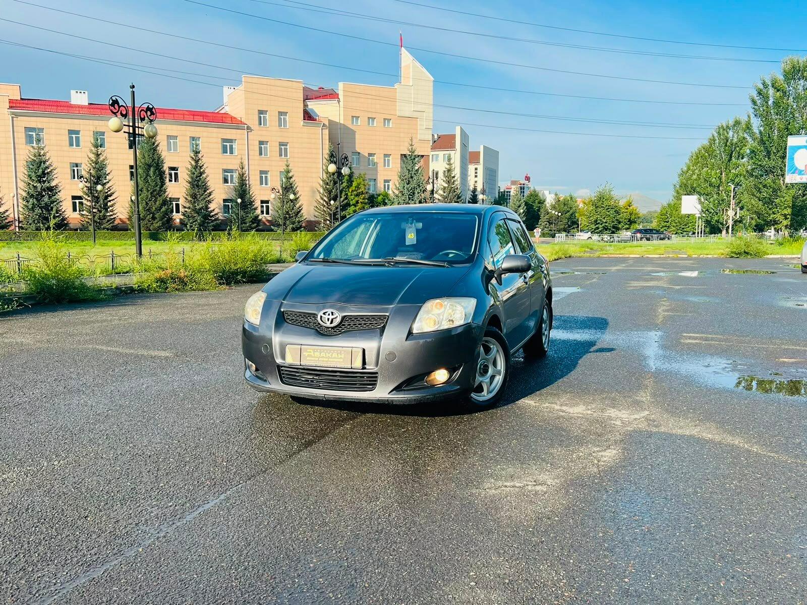 Toyota Auris — фото 1