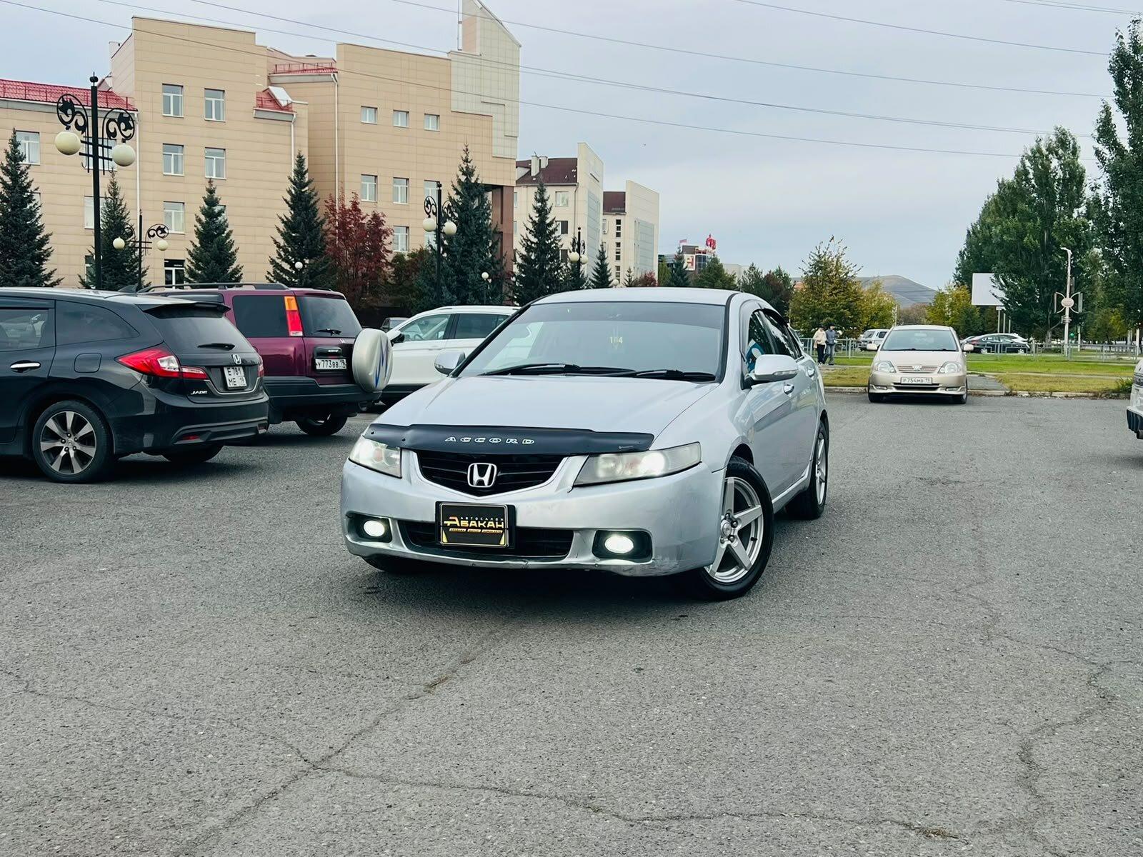 Honda Accord — фото 1