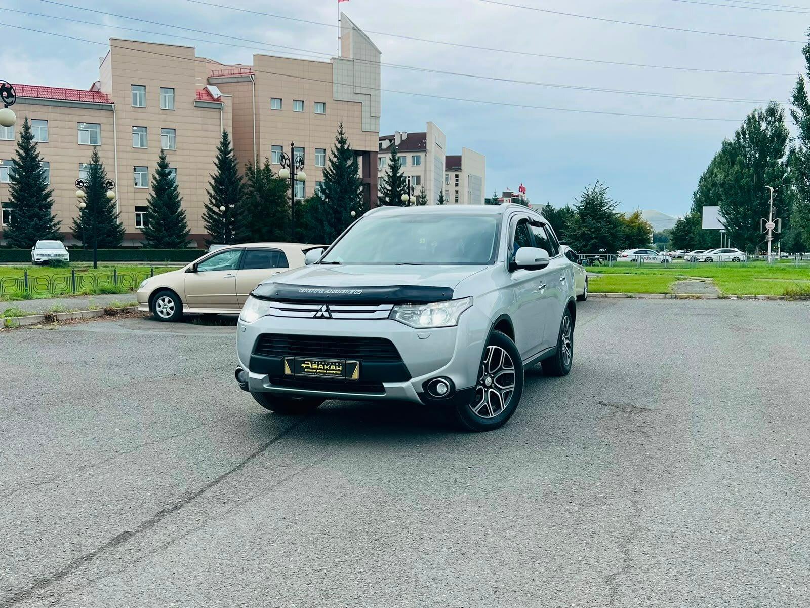 Mitsubishi Outlander — фото 1