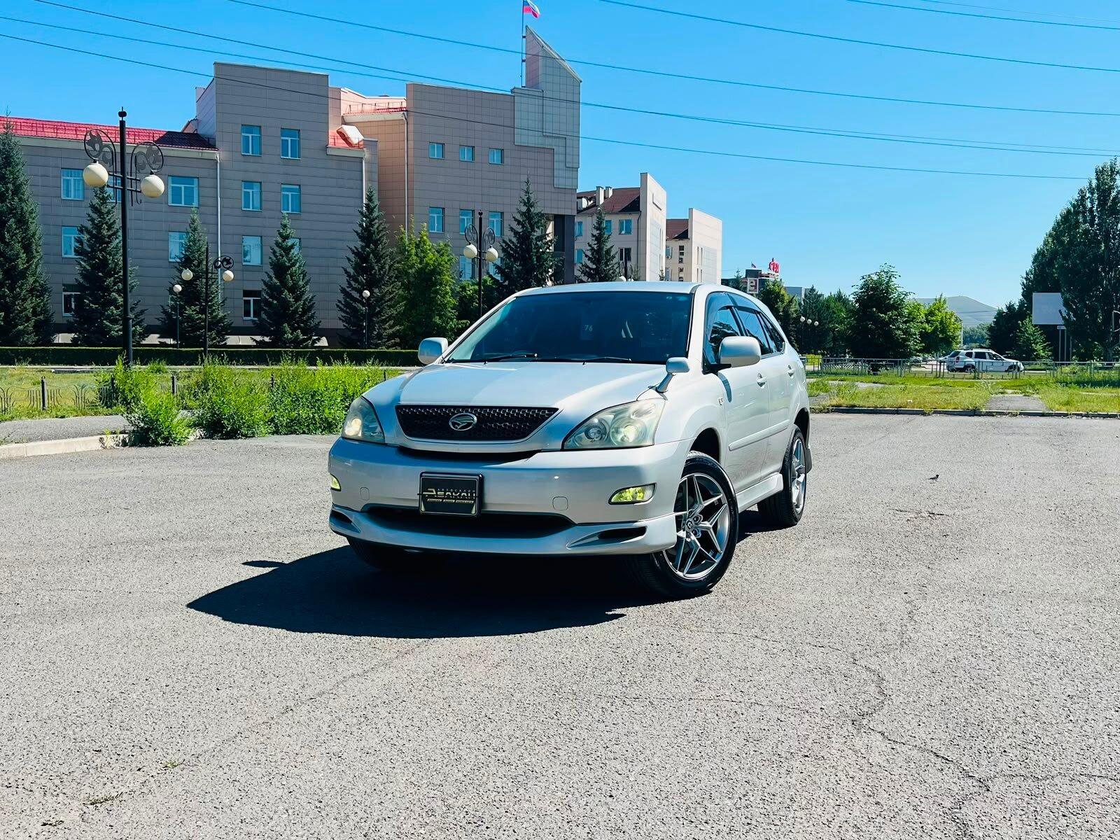 Toyota Harrier — фото 1