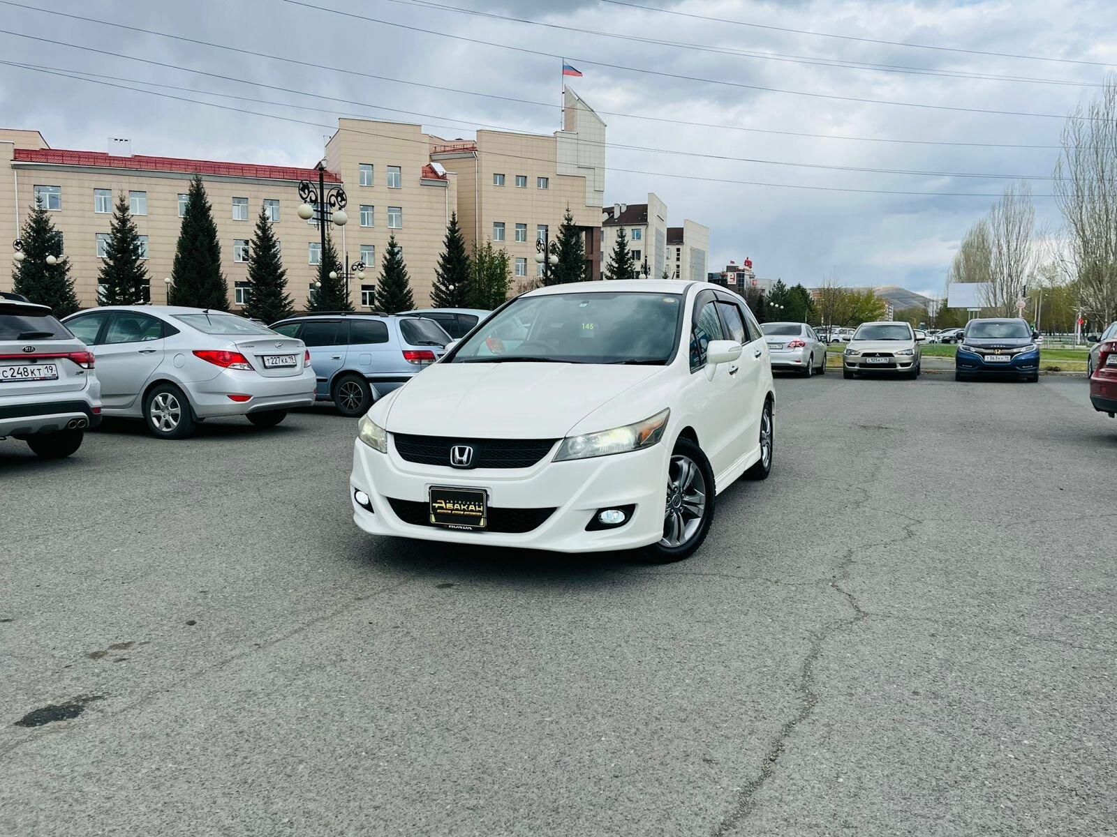 Honda Stream — фото 1