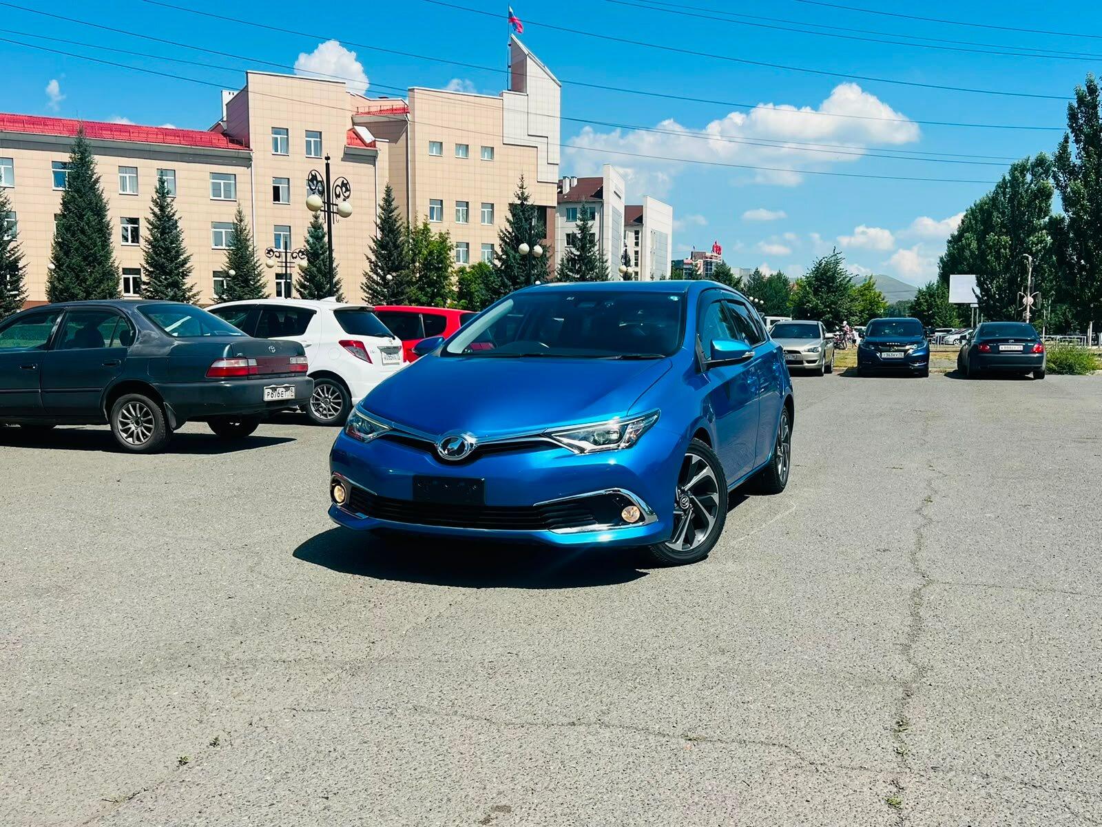 Toyota Auris — фото 1