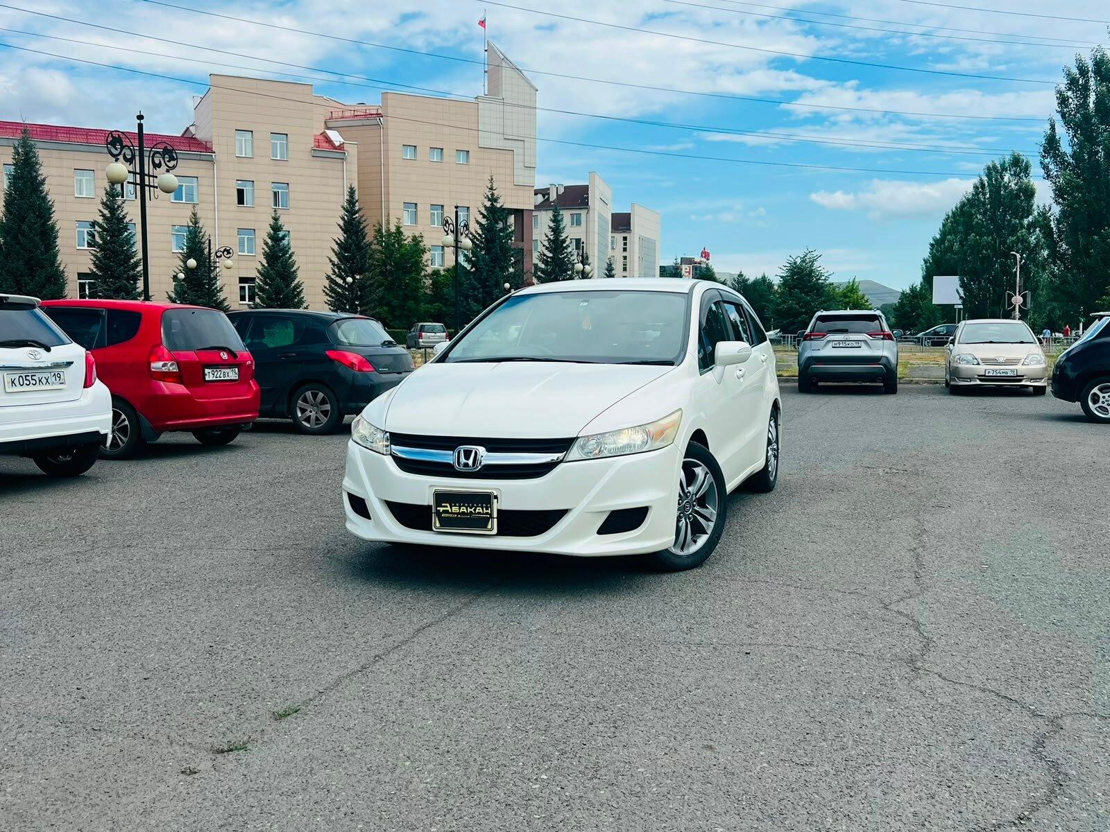 Honda Stream — фото 1