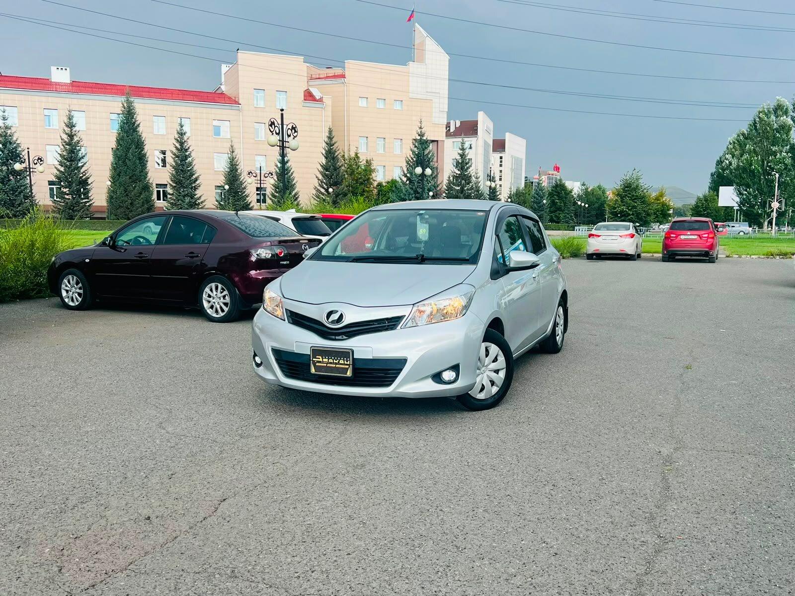 Toyota Vitz — фото 1
