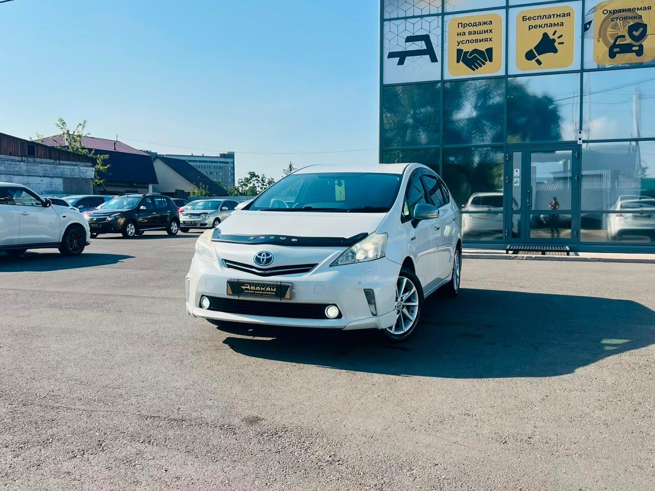Toyota Prius Alpha — фото 1