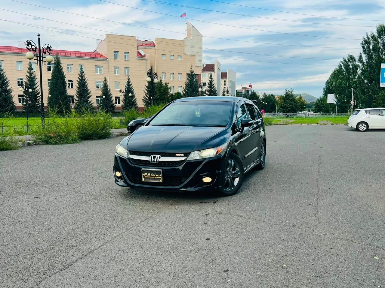 Honda Stream — фото 1