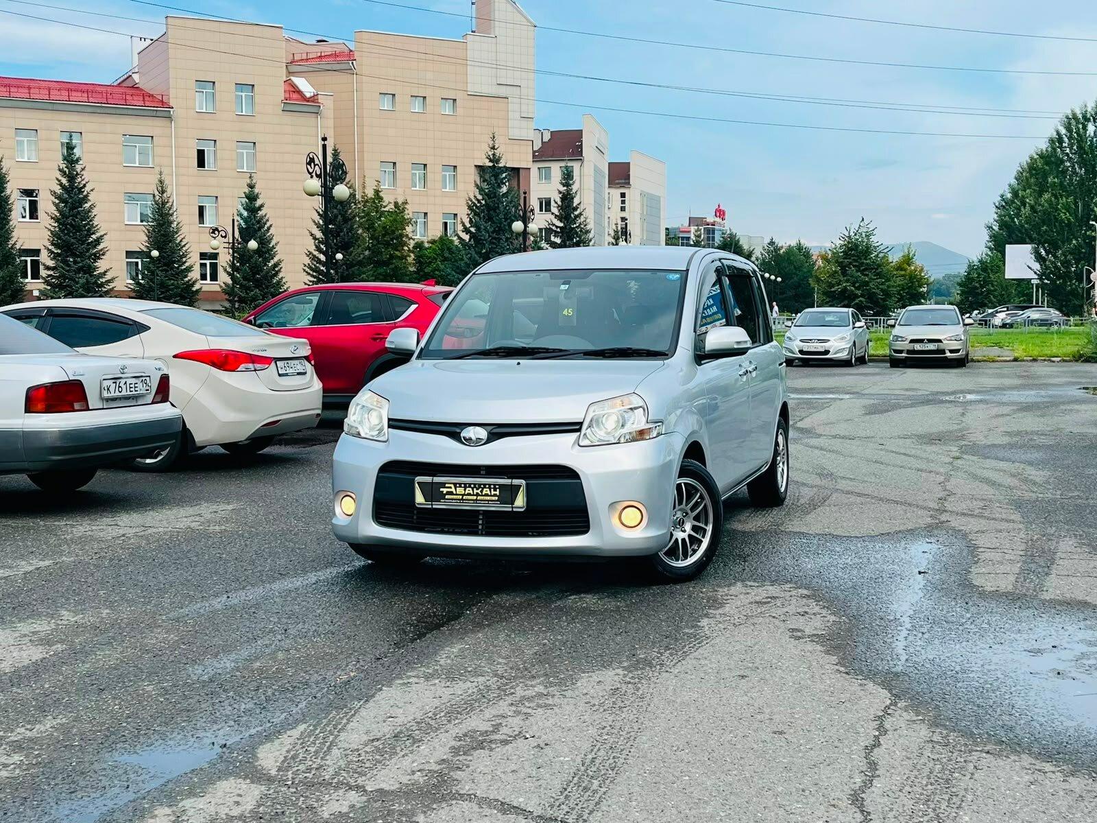 Toyota Sienta — фото 1