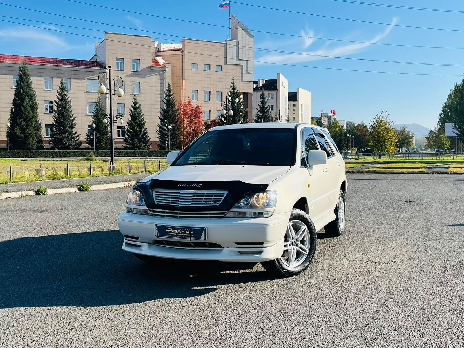 Toyota Harrier — фото 1