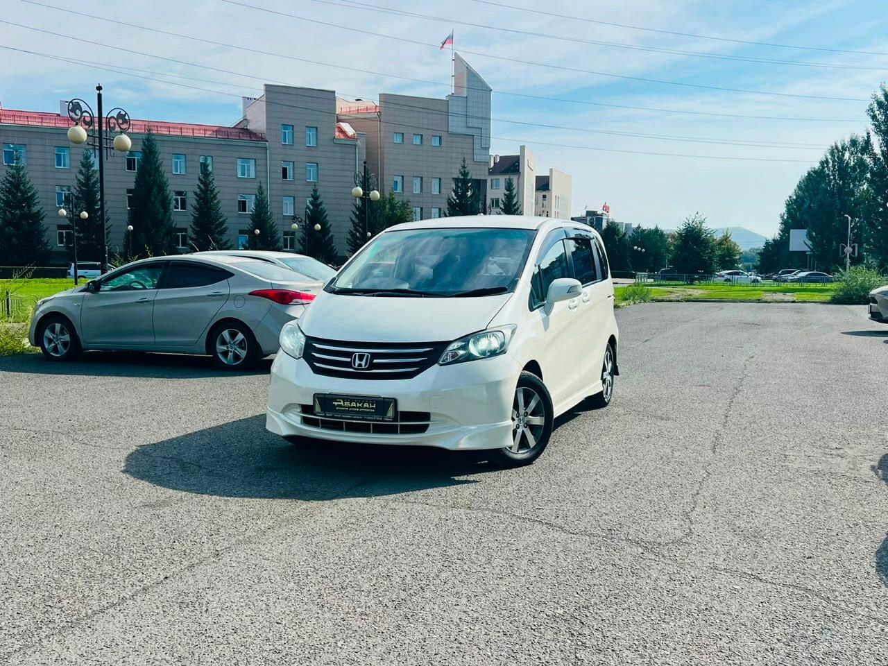 Honda Freed — фото 1