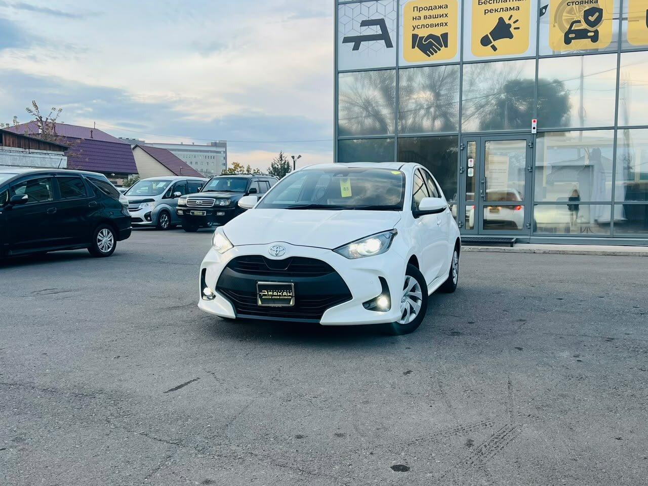 Toyota Yaris — фото 1