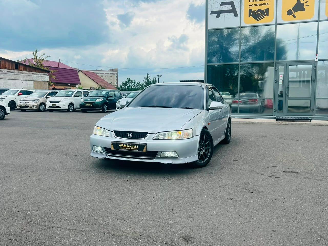 Honda Accord — фото 1
