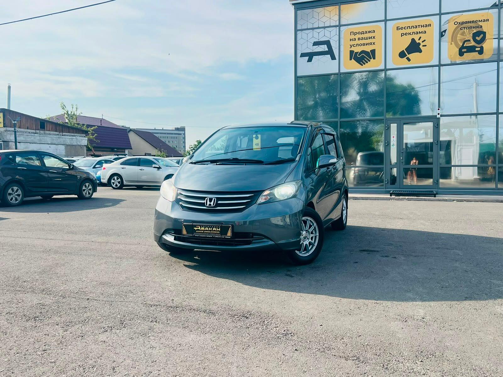 Honda Freed — фото 1