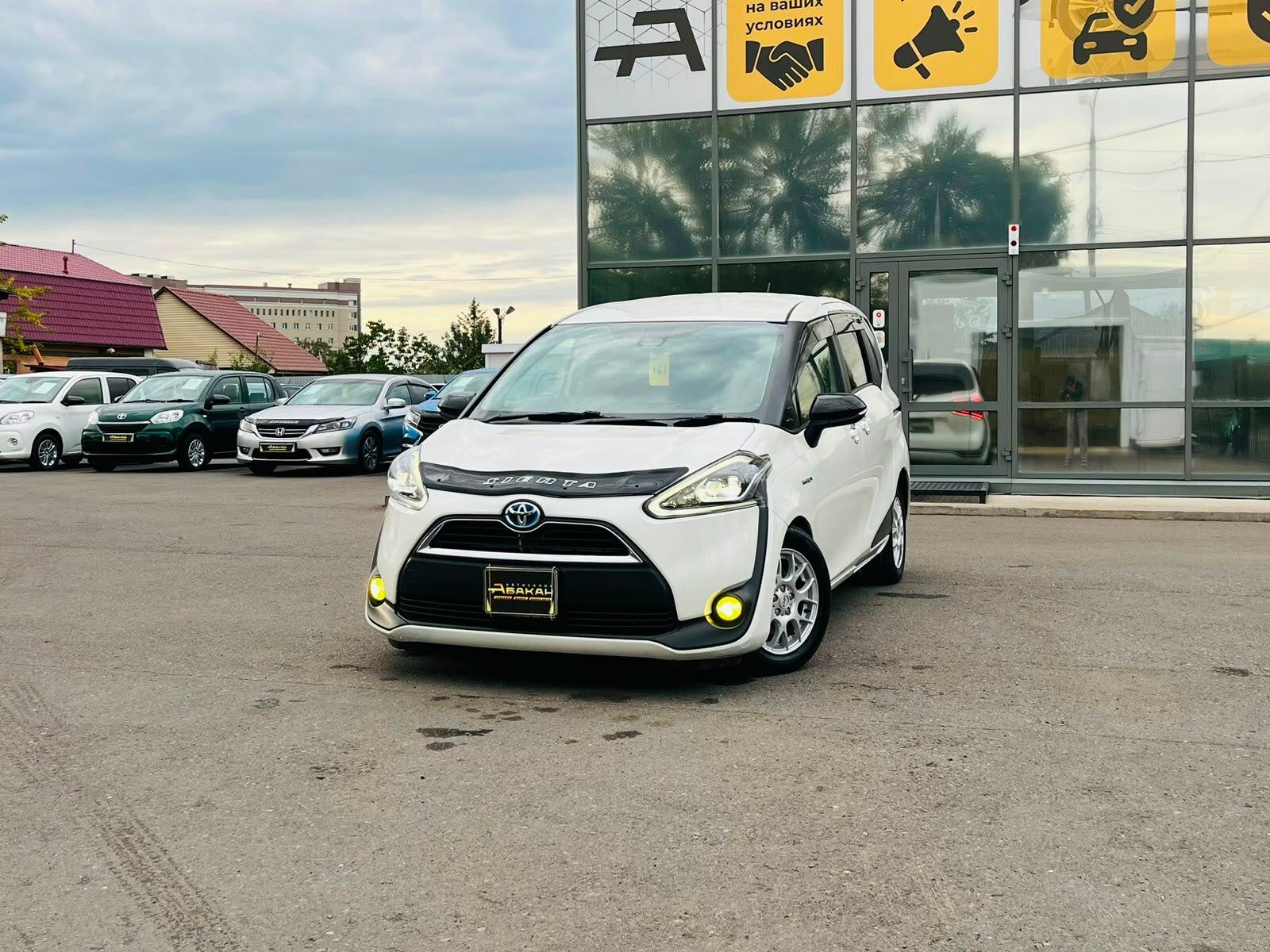 Toyota Sienta — фото 1