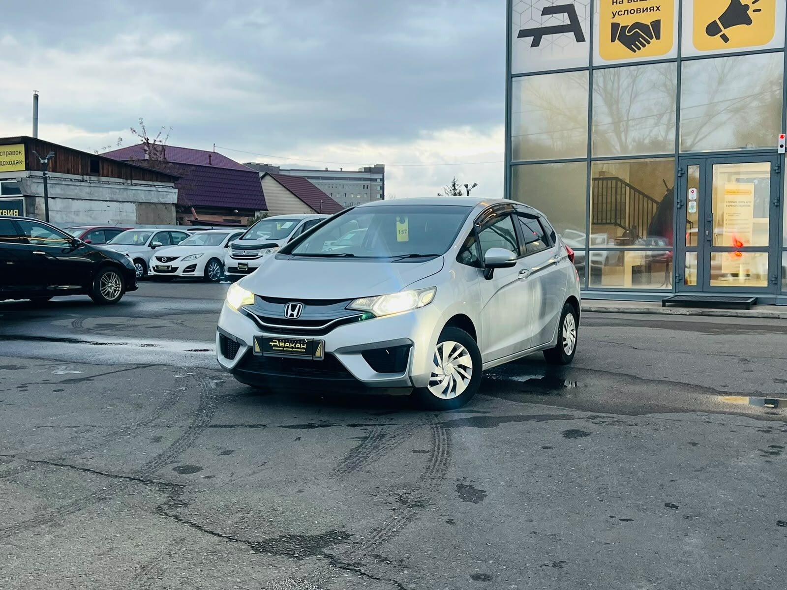 Honda Fit — фото 1