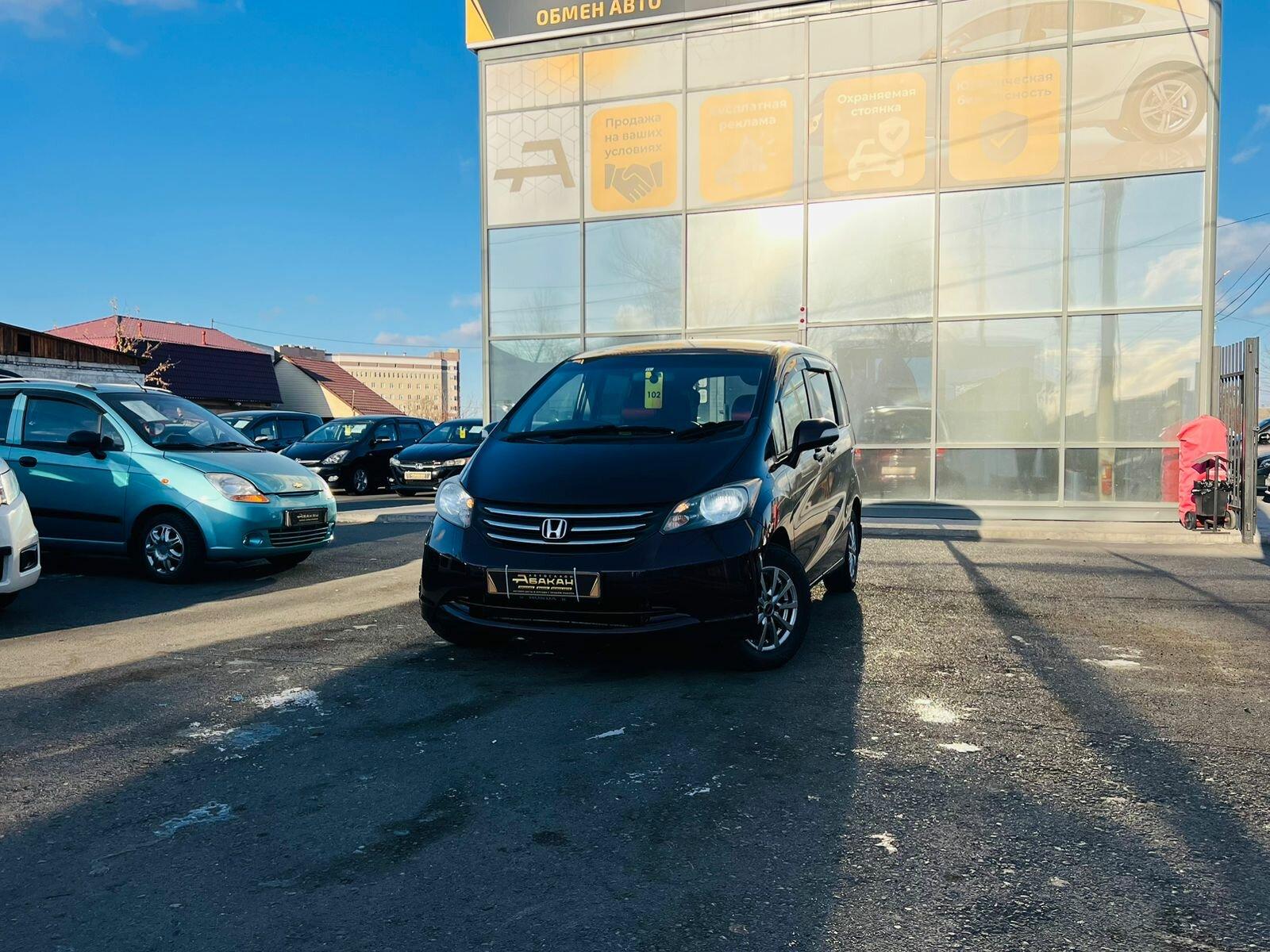 Honda Freed — фото 1