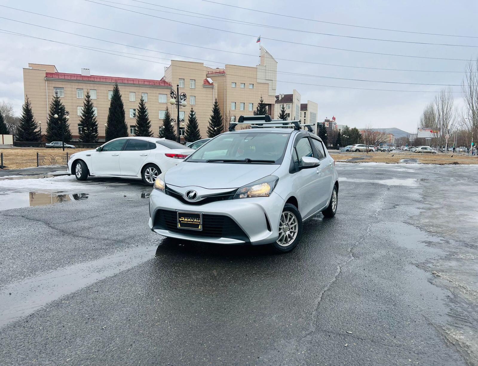 Toyota Vitz — фото 1