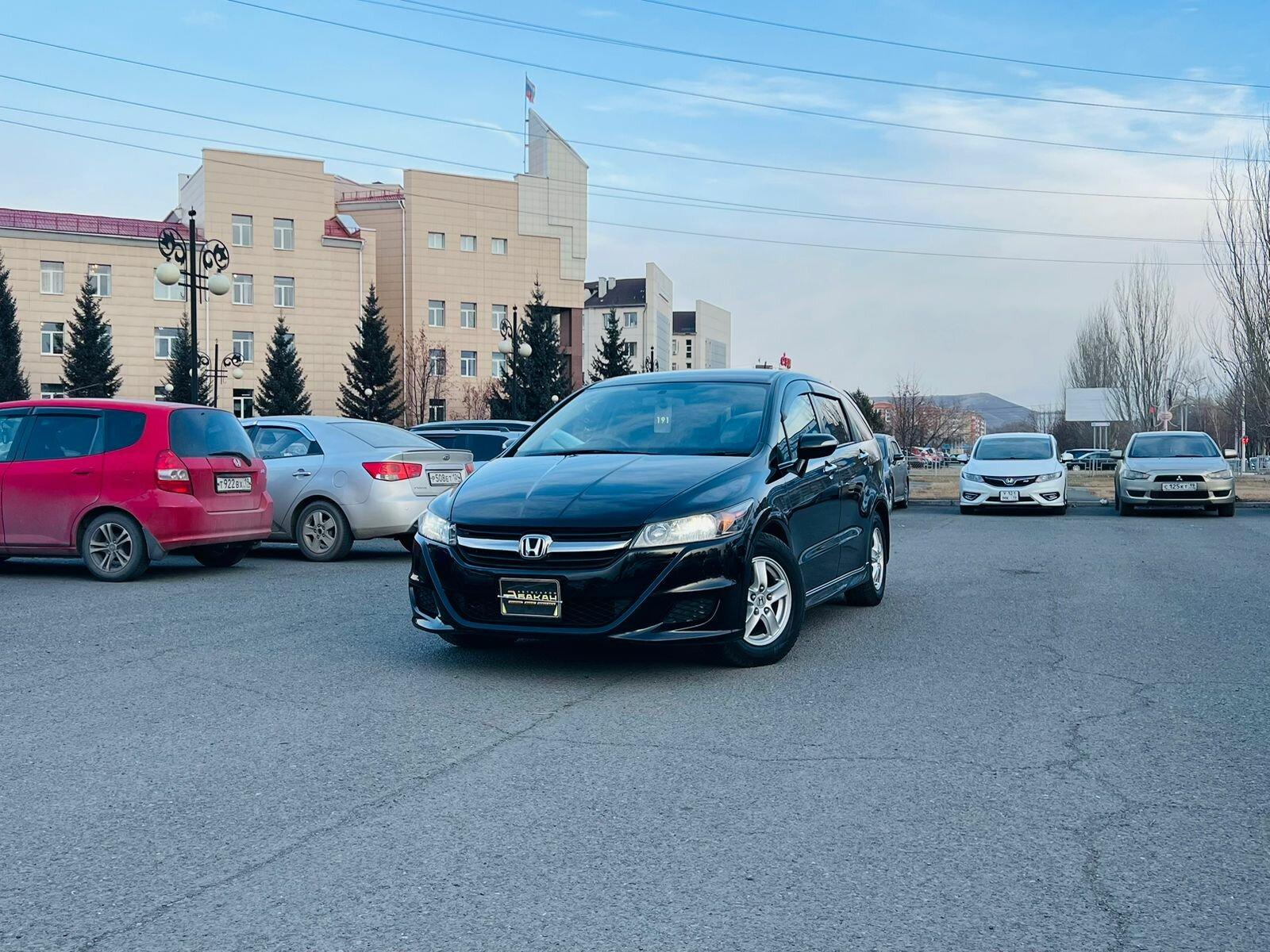 Honda Stream — фото 1