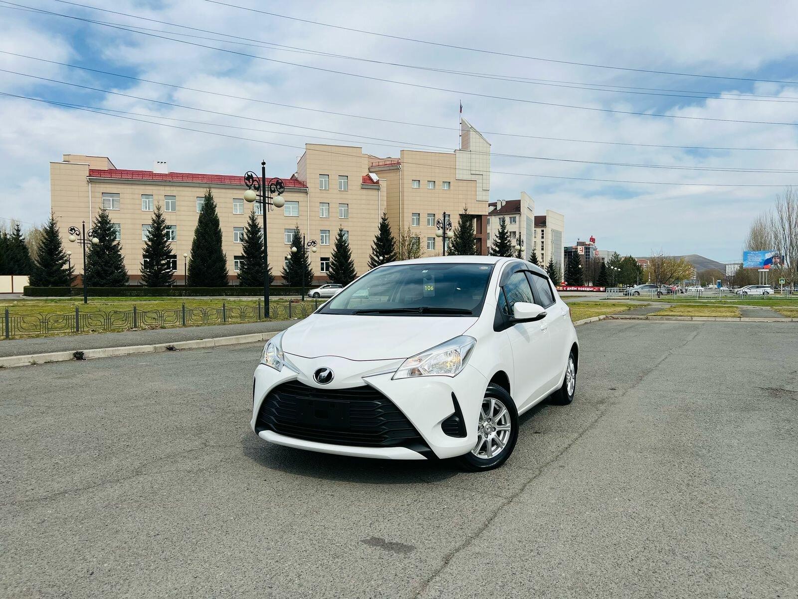 Toyota Vitz — фото 1