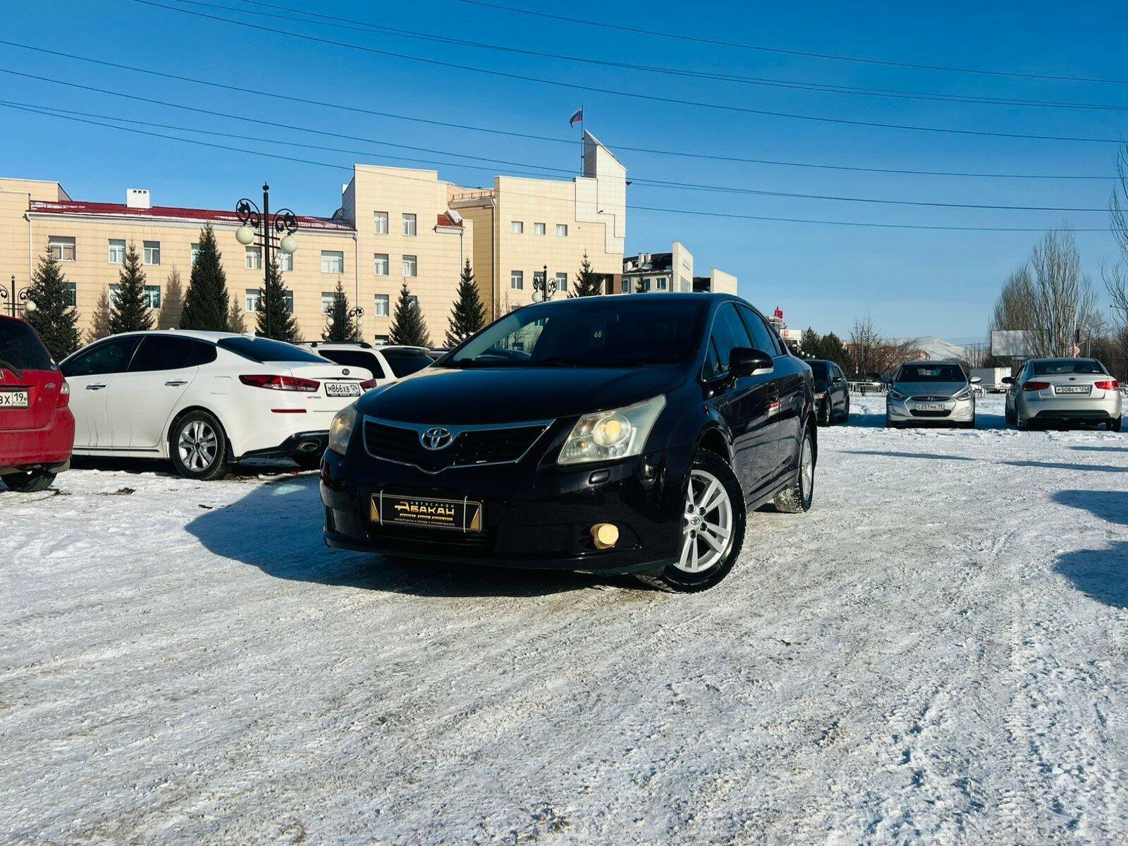 Toyota Avensis — фото 1