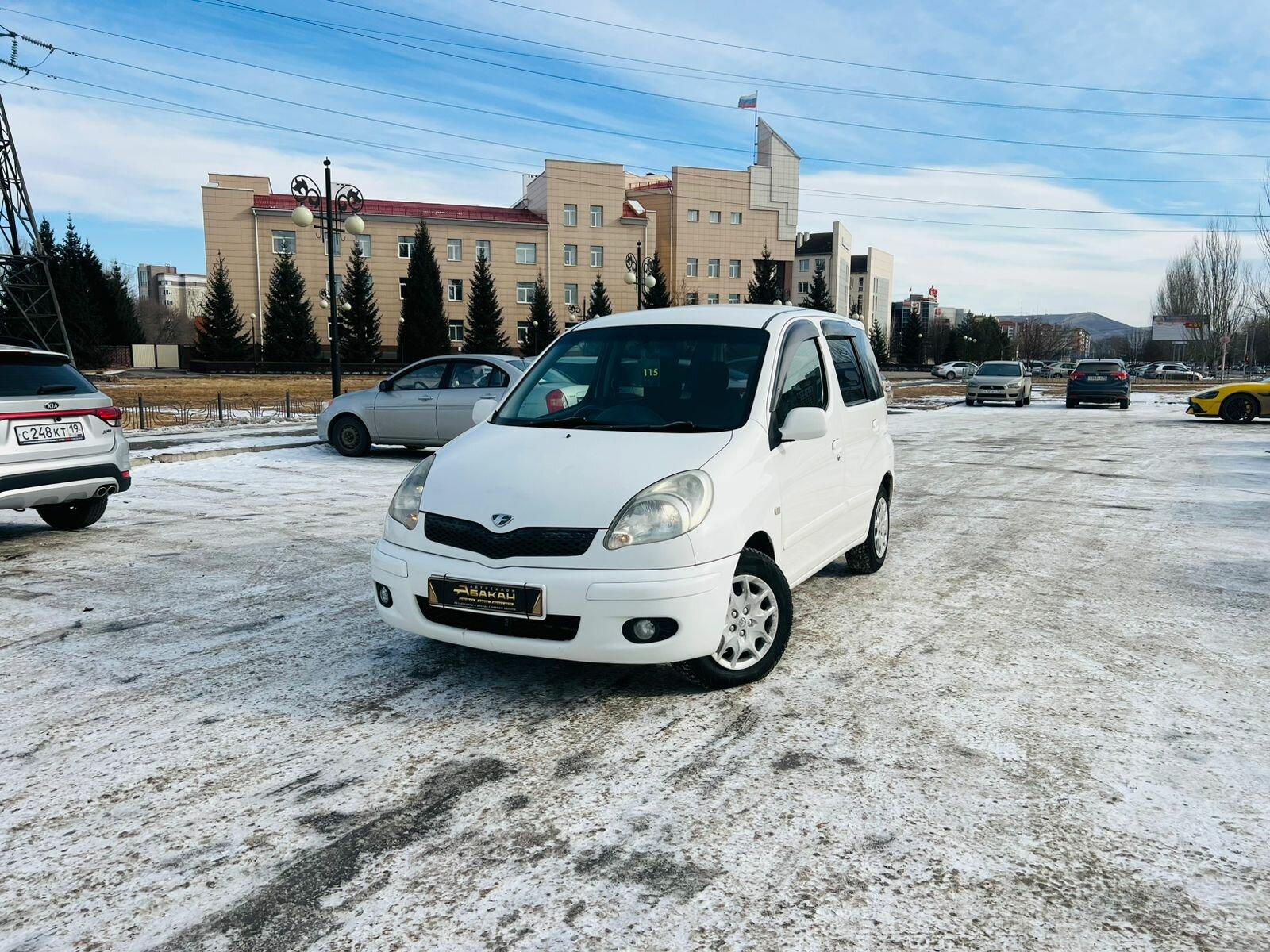 Toyota FunCargo — фото 1