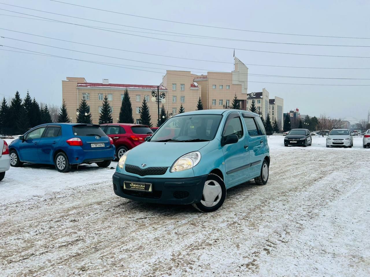 Toyota FunCargo — фото 1
