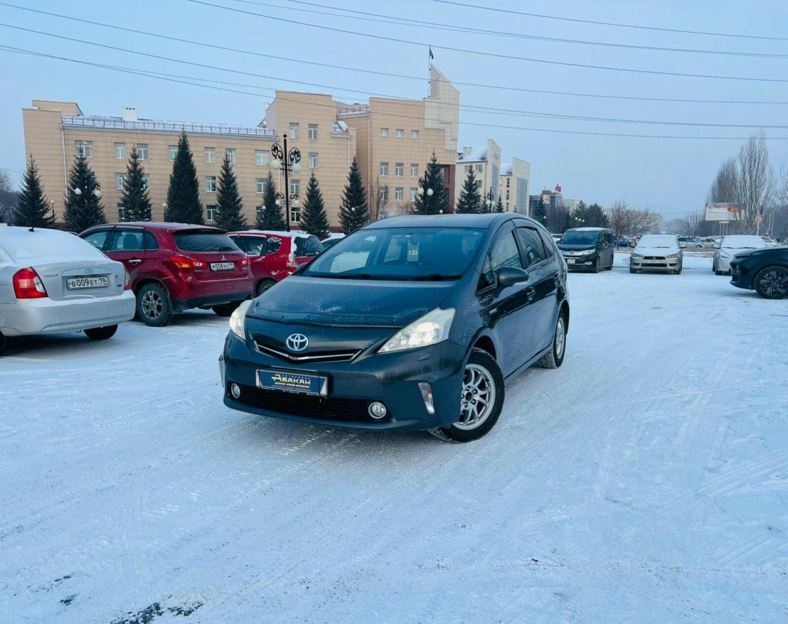 Toyota Prius Alpha — фото 1