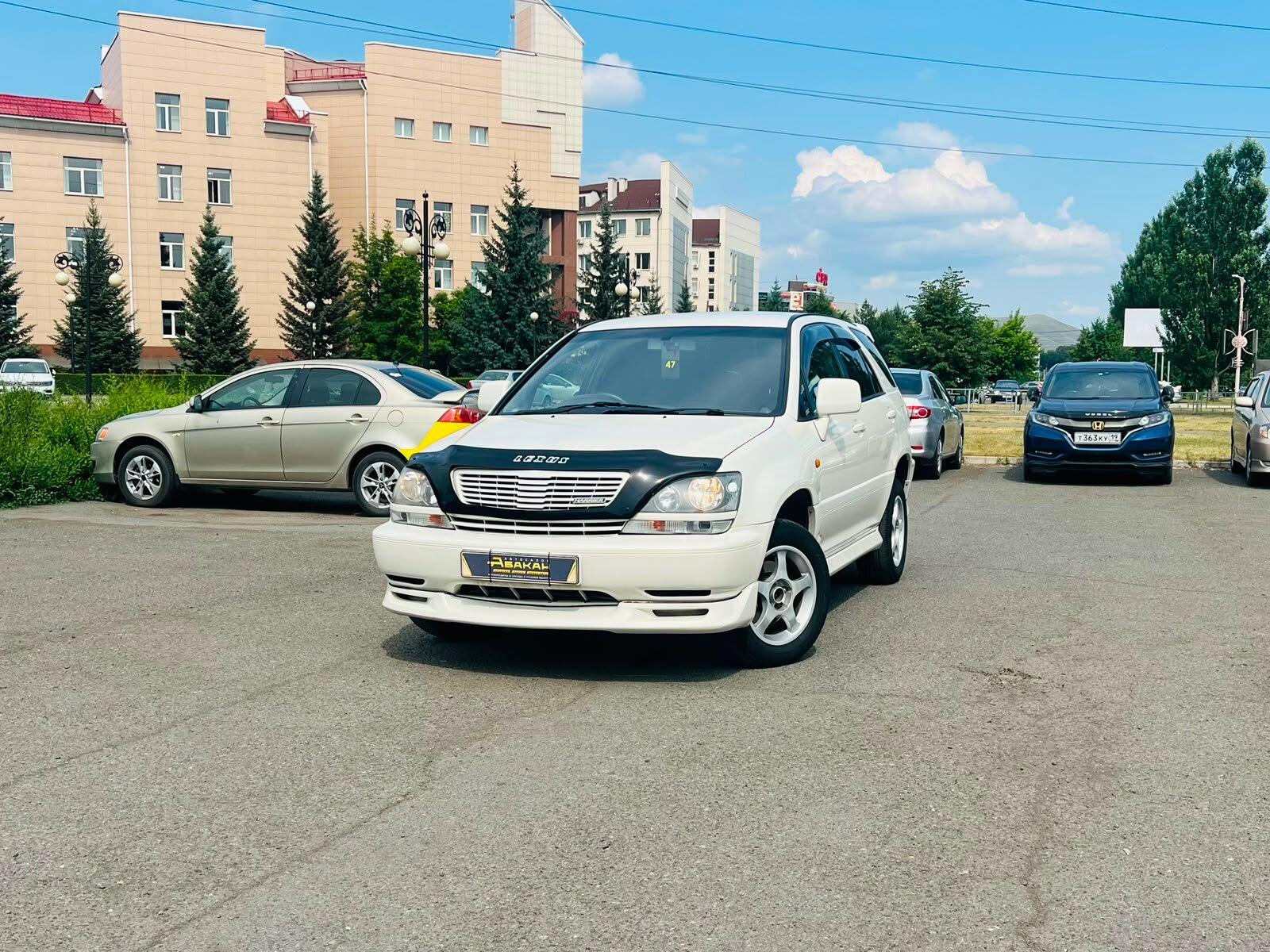 Toyota Harrier — фото 1