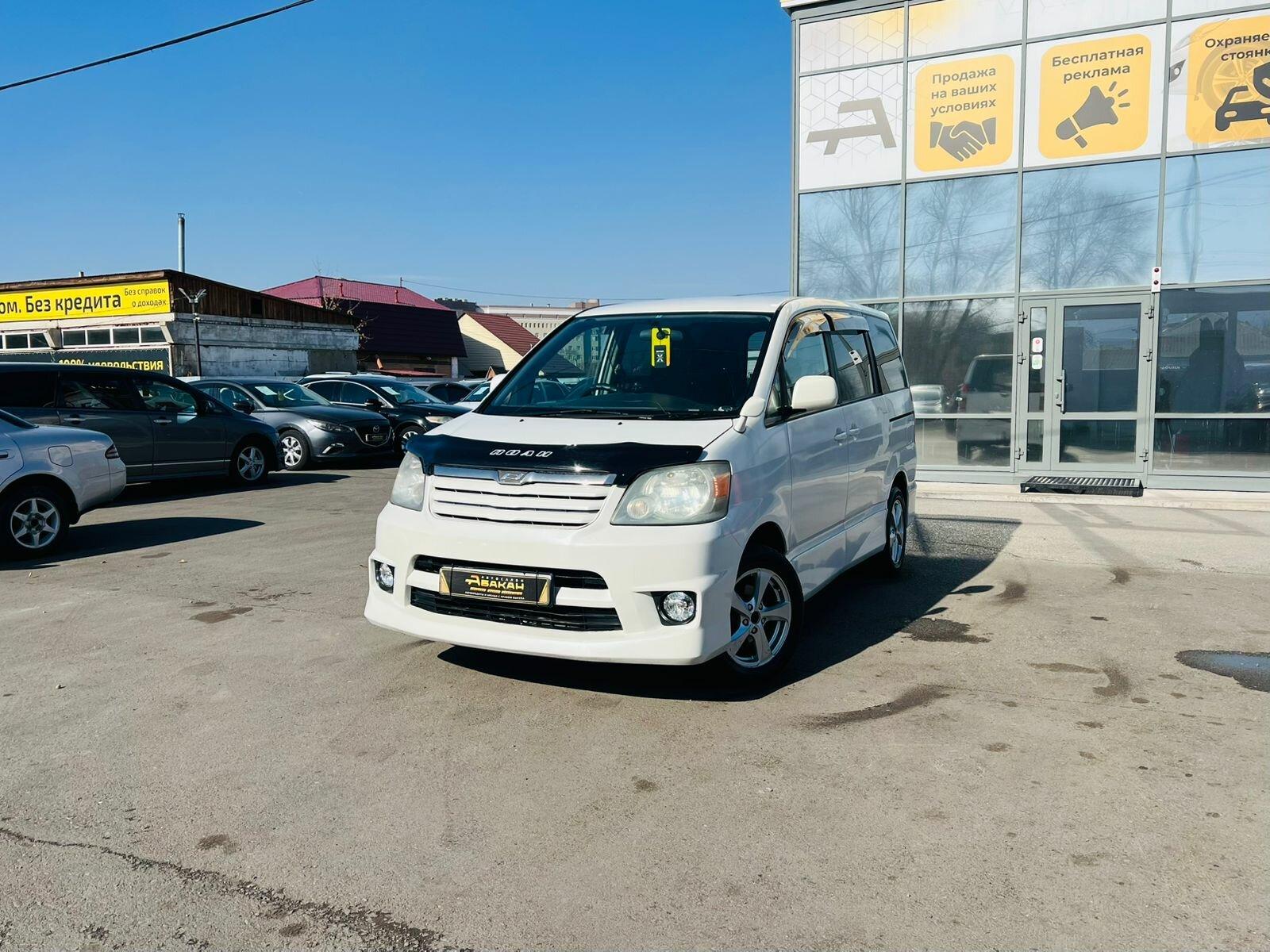 Toyota Noah — фото 1