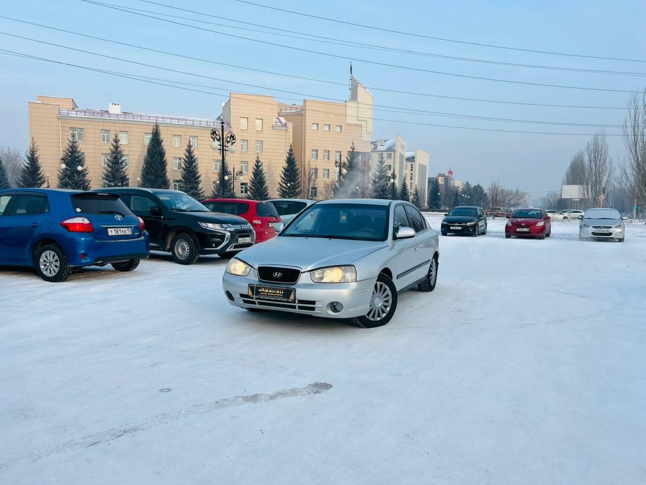 Hyundai Elantra — фото 1