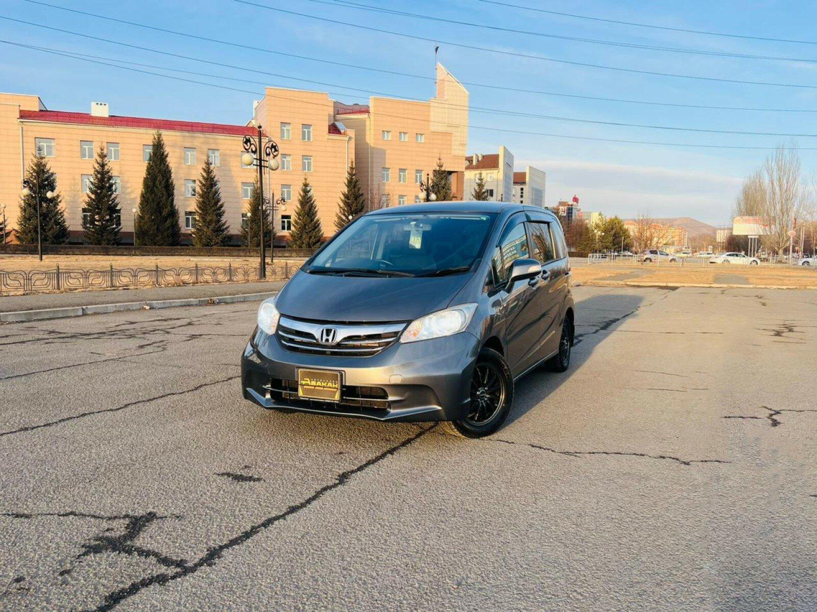 Honda Freed — фото 1