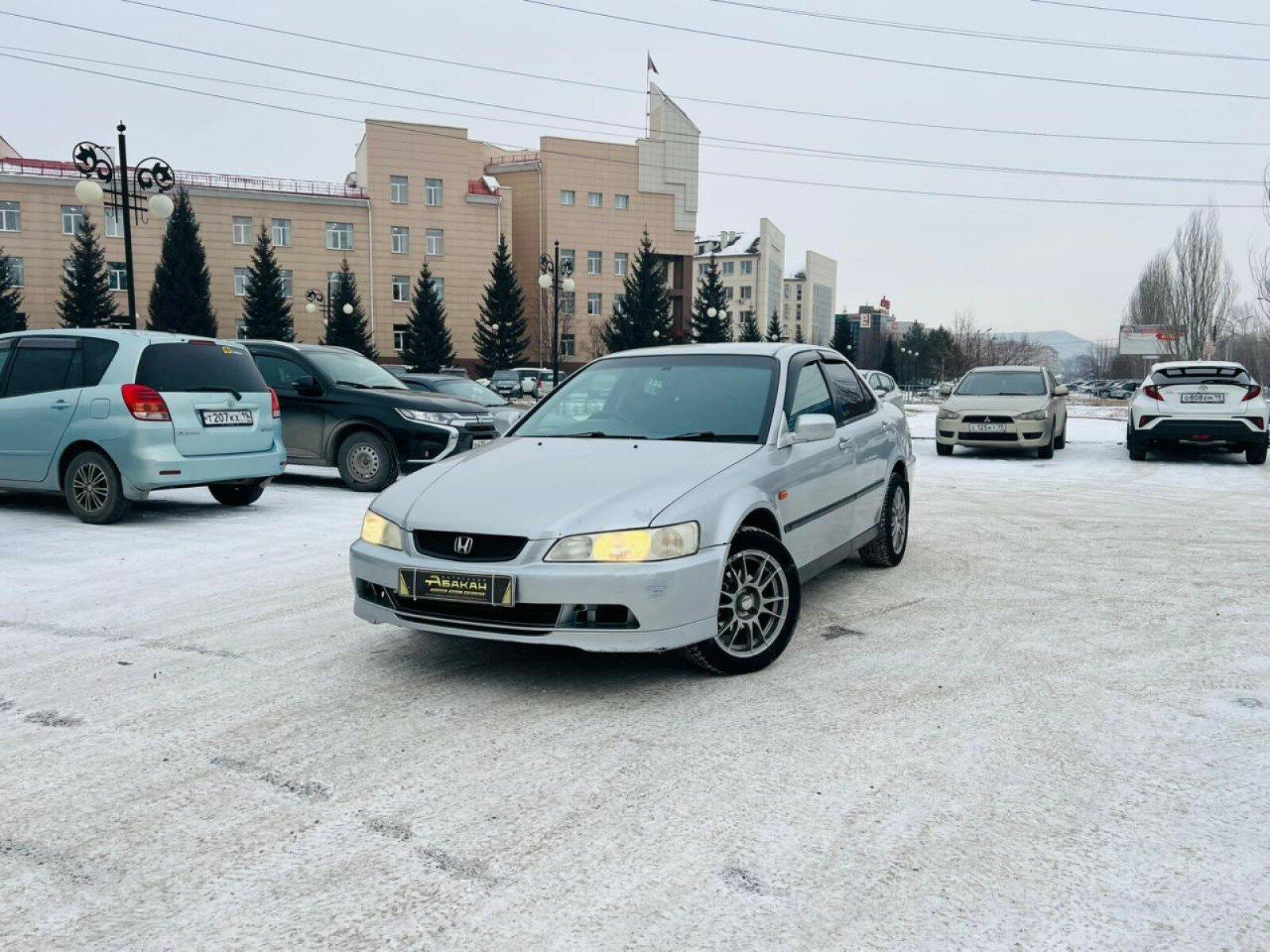 Honda Accord — фото 1