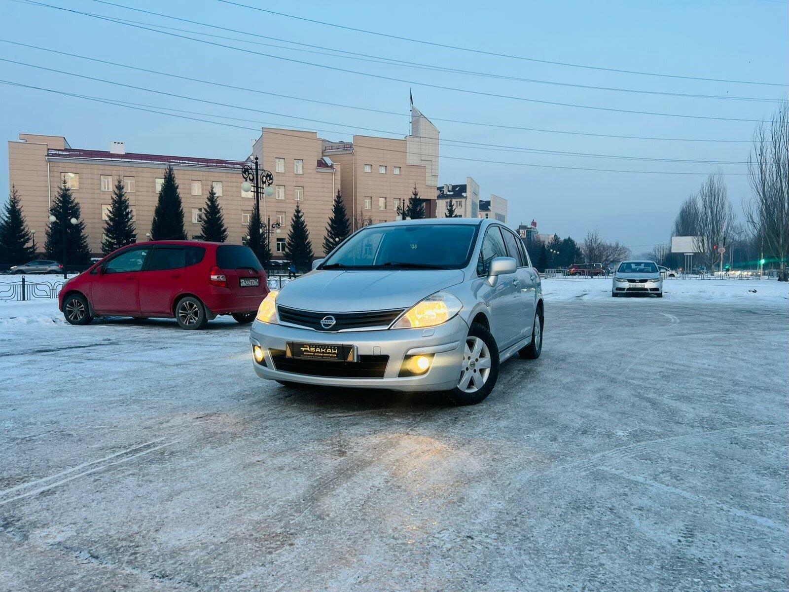 Nissan Tiida — фото 1