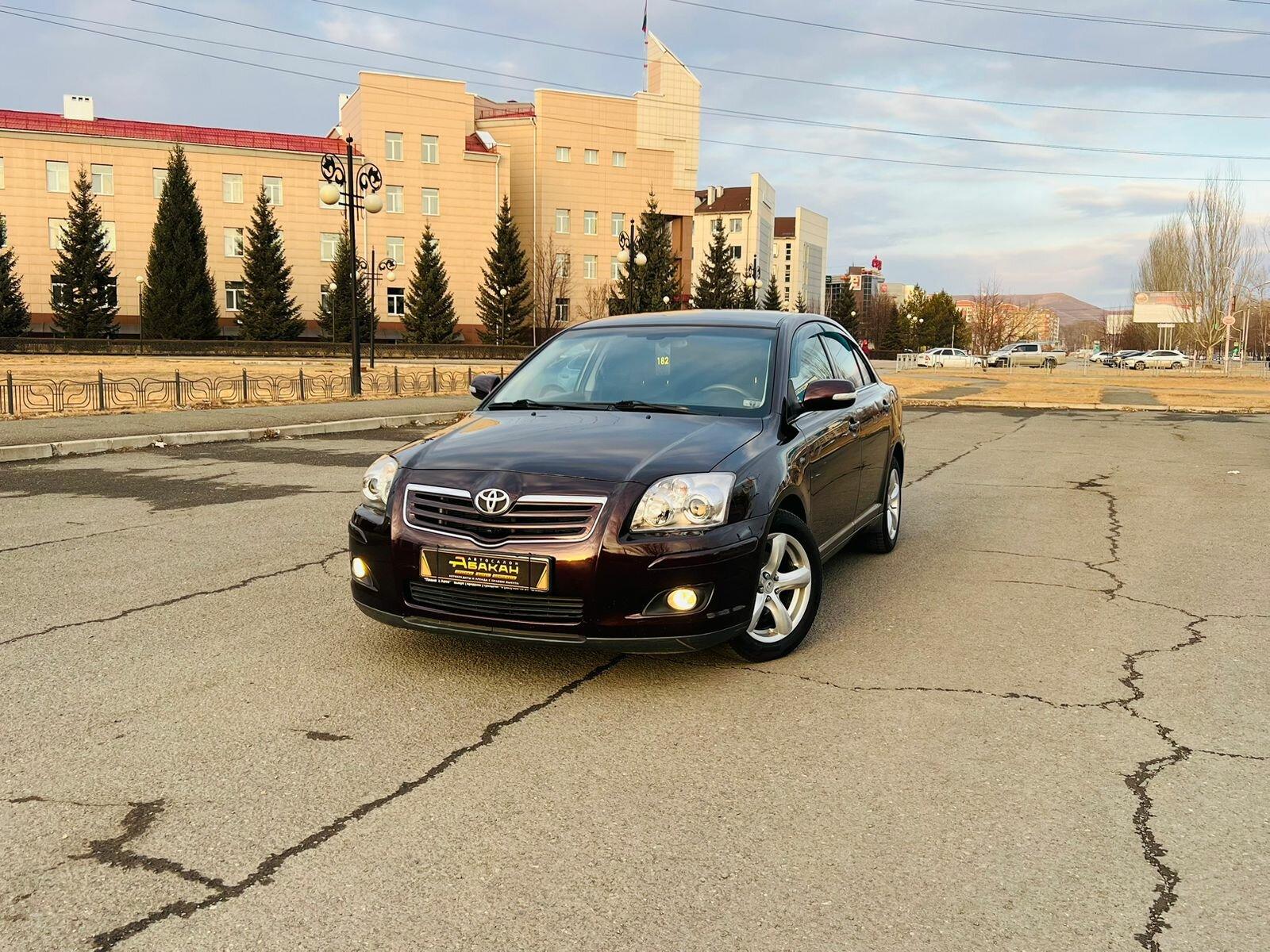 Toyota Avensis — фото 1