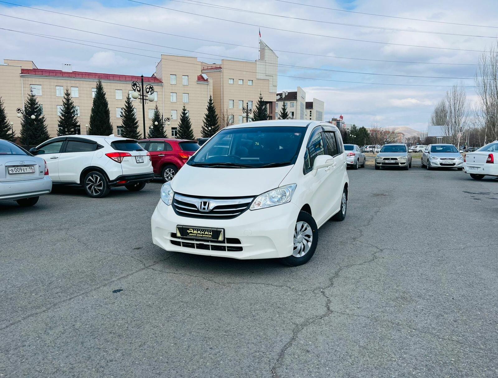 Honda Freed — фото 1