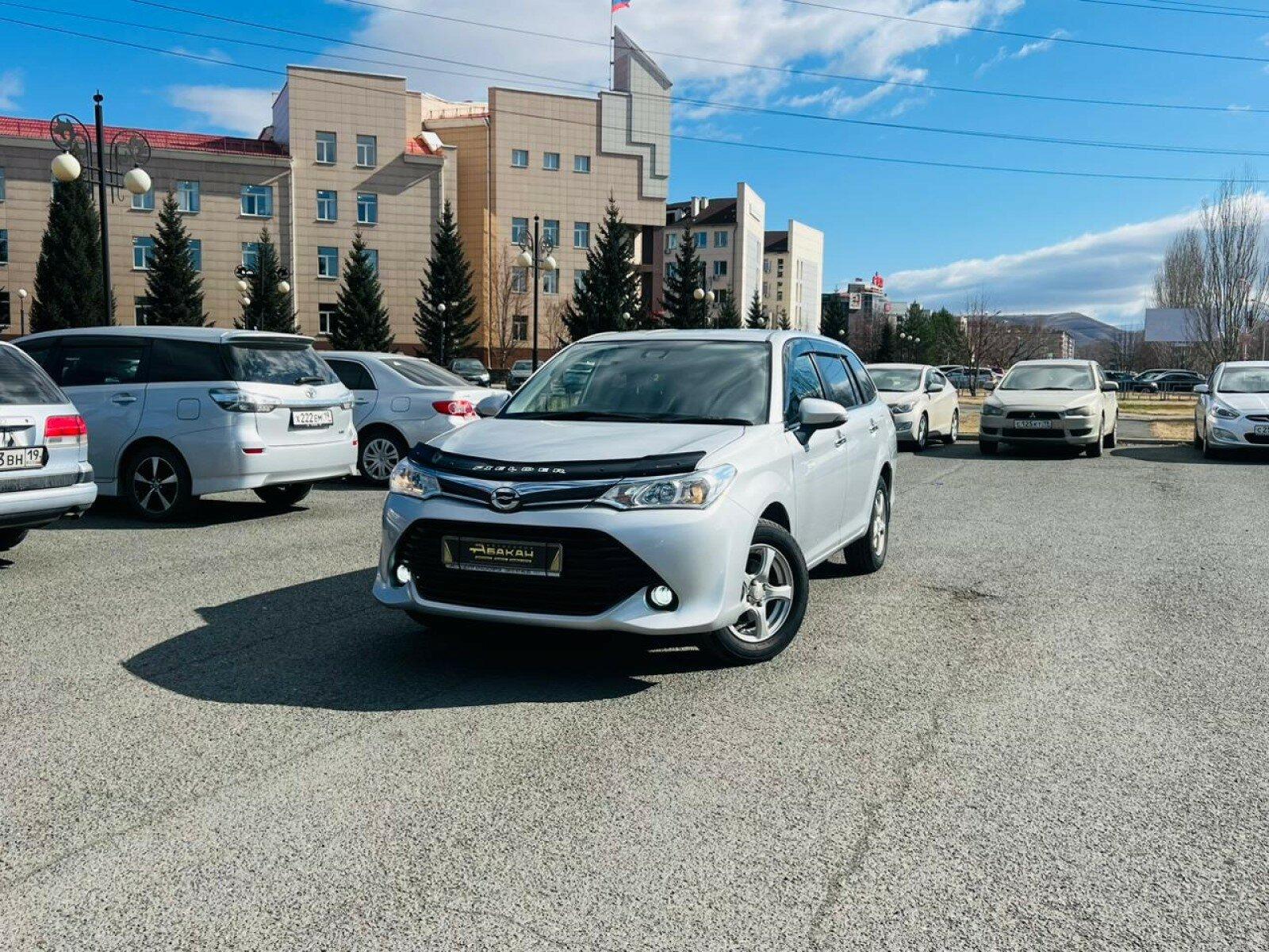 Toyota Corolla Fielder — фото 1