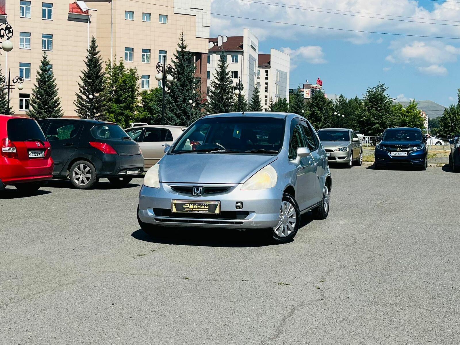 Honda Fit — фото 1