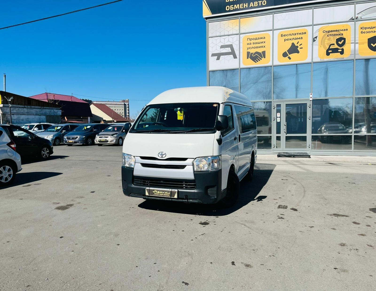 Toyota HiAce — фото 1