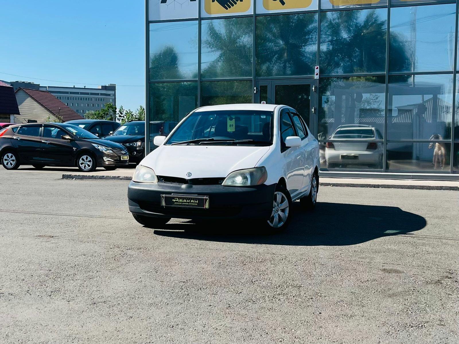 Toyota Platz — фото 1