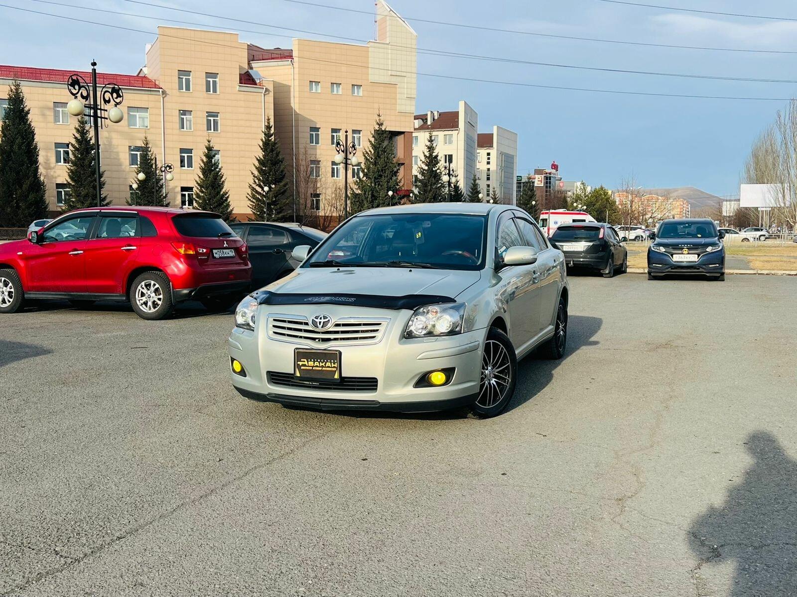 Toyota Avensis — фото 1