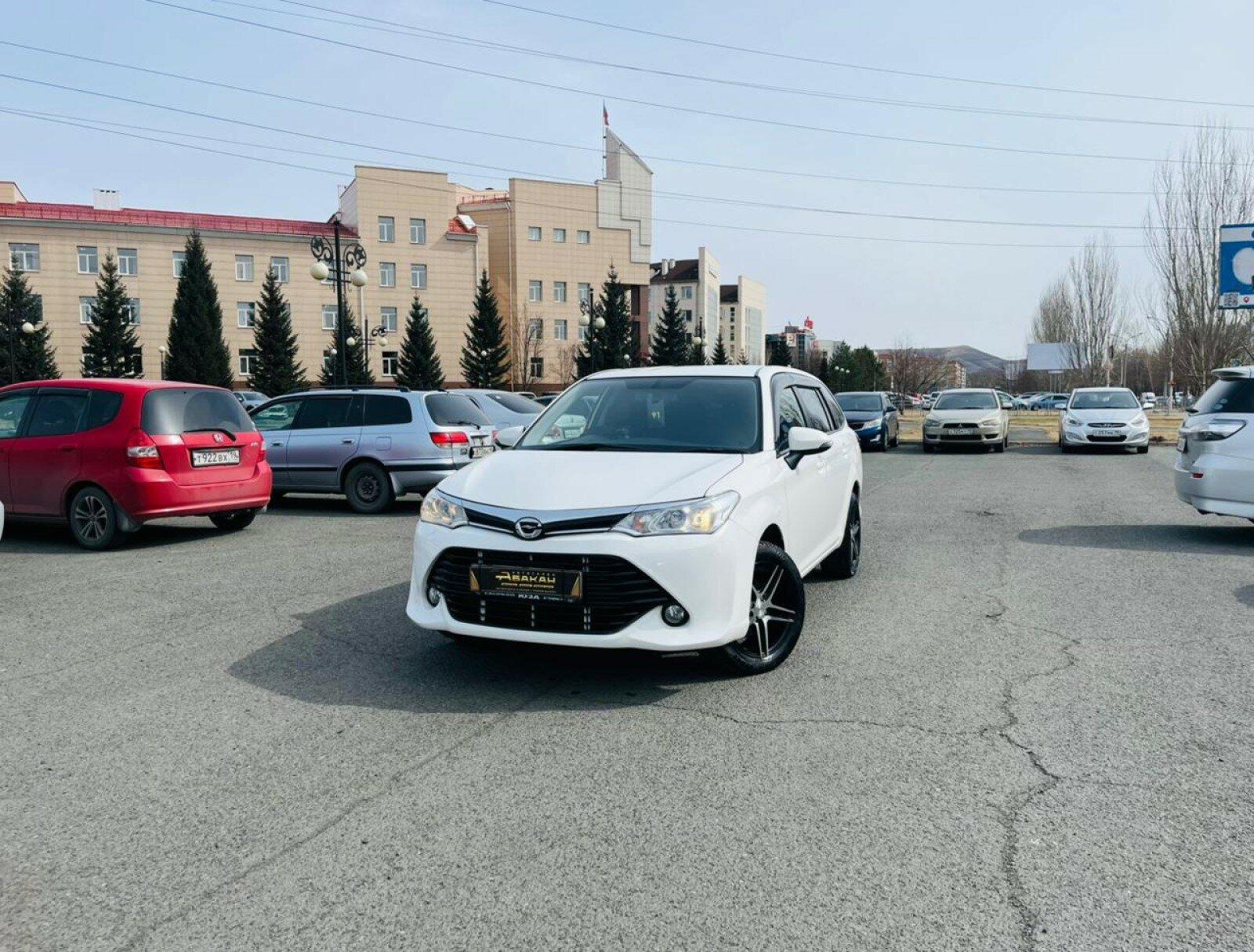 Toyota Corolla Fielder — фото 1