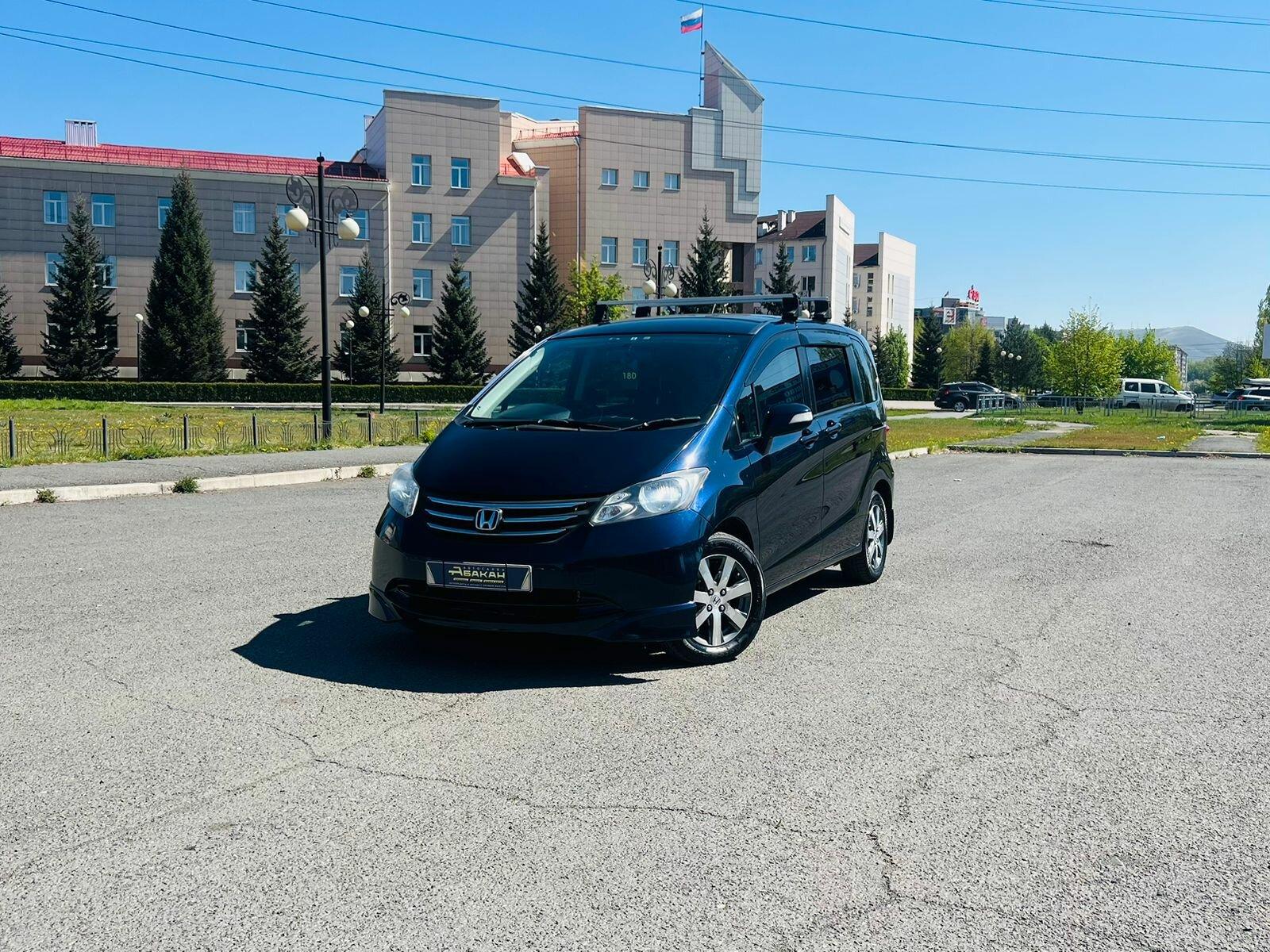 Honda Freed — фото 1