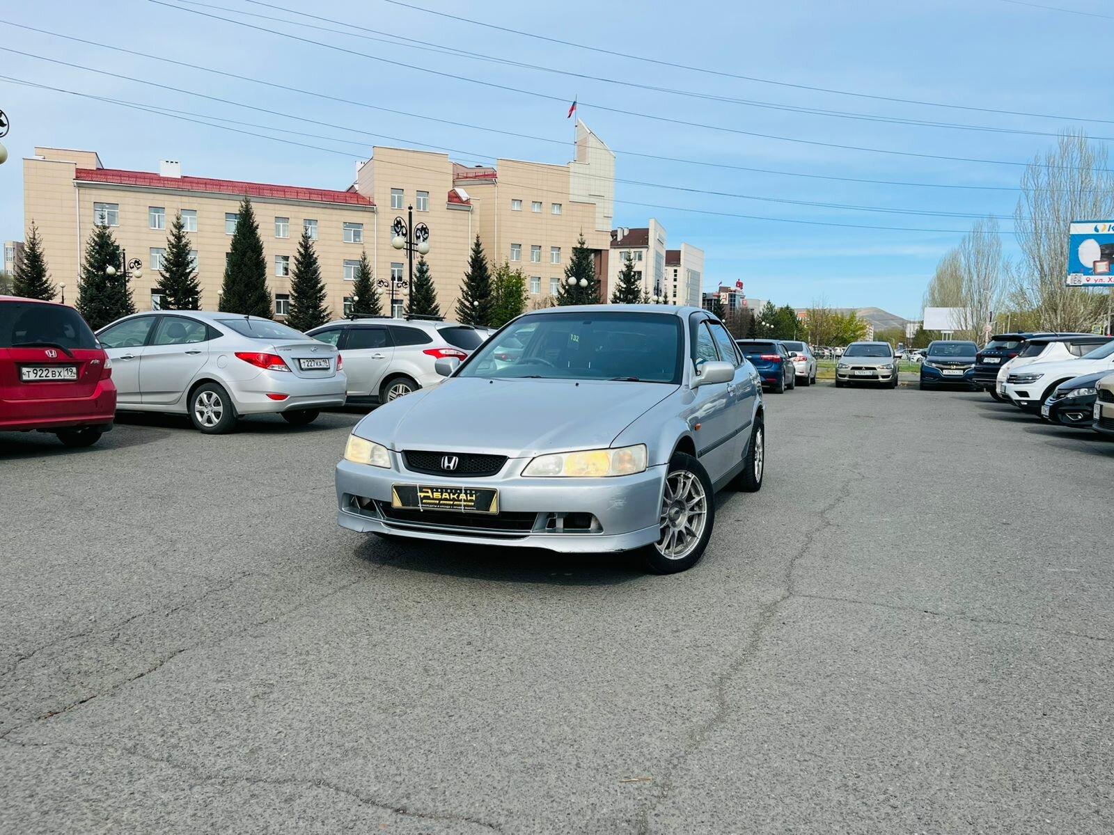 Honda Accord — фото 1