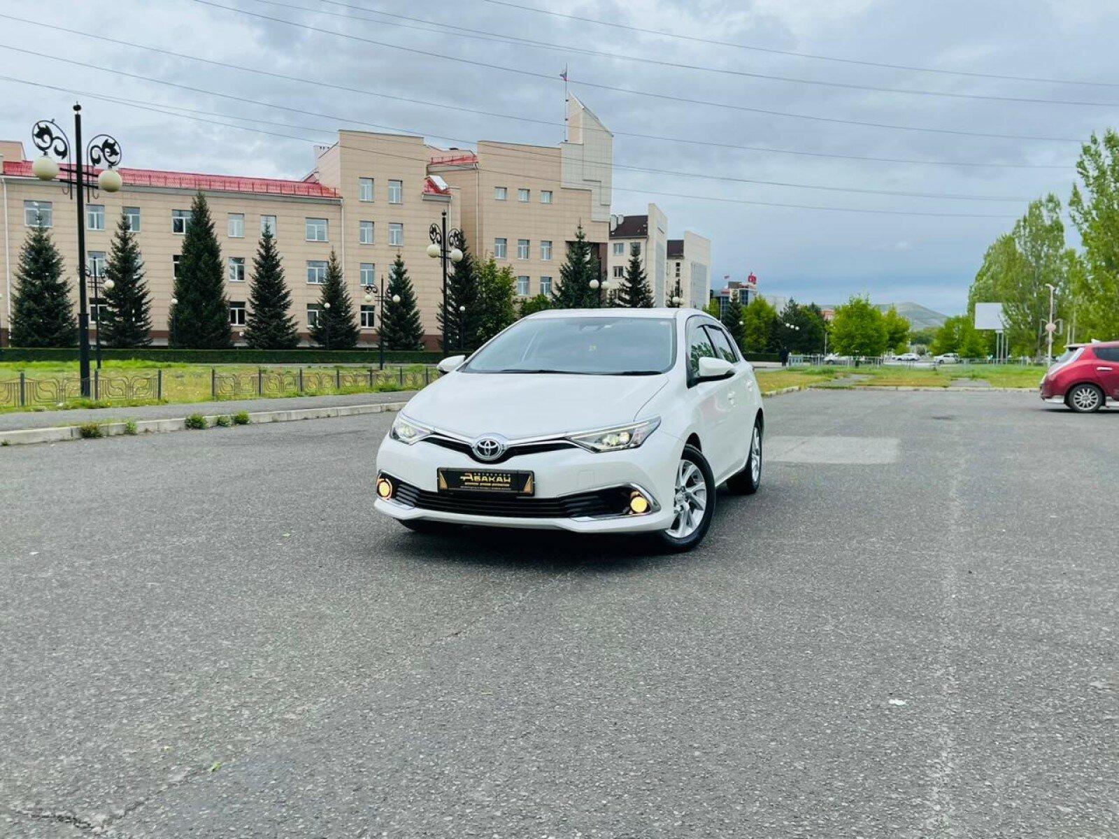 Toyota Auris — фото 1