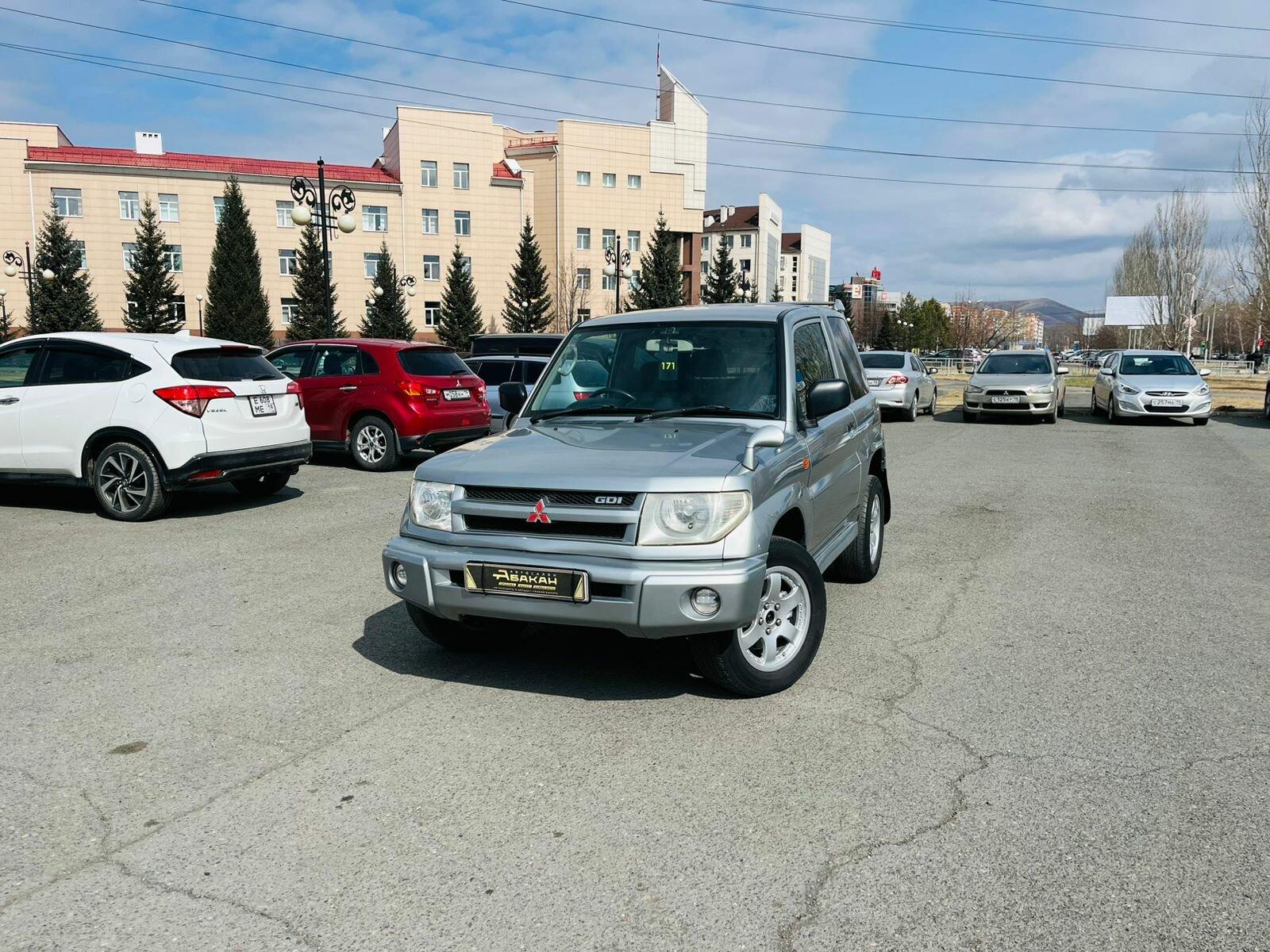 Mitsubishi Pajero iO — фото 1