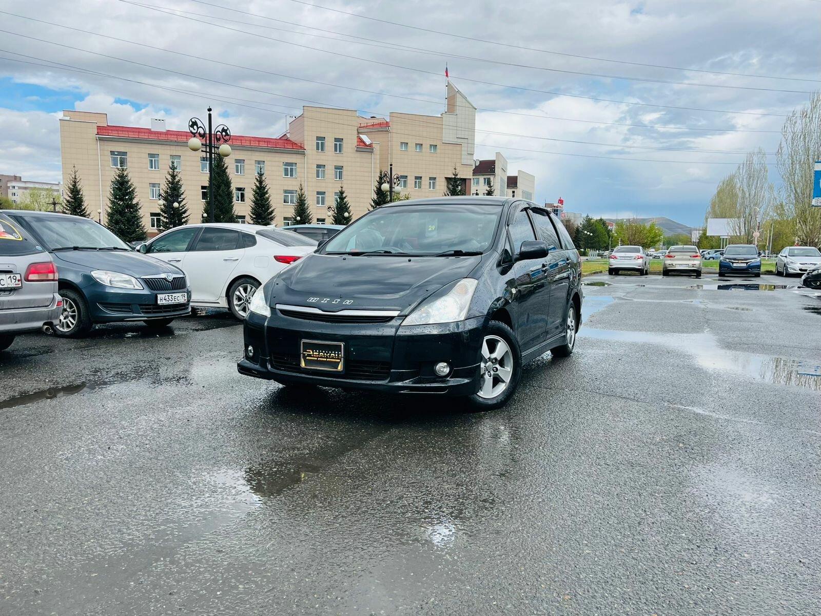 Toyota Wish — фото 1